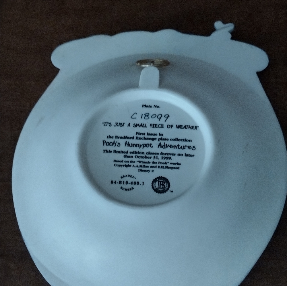 The Bradford Exchange Winnie the Pooh & friends ceramic decorative plate - Picture 7 of 7
